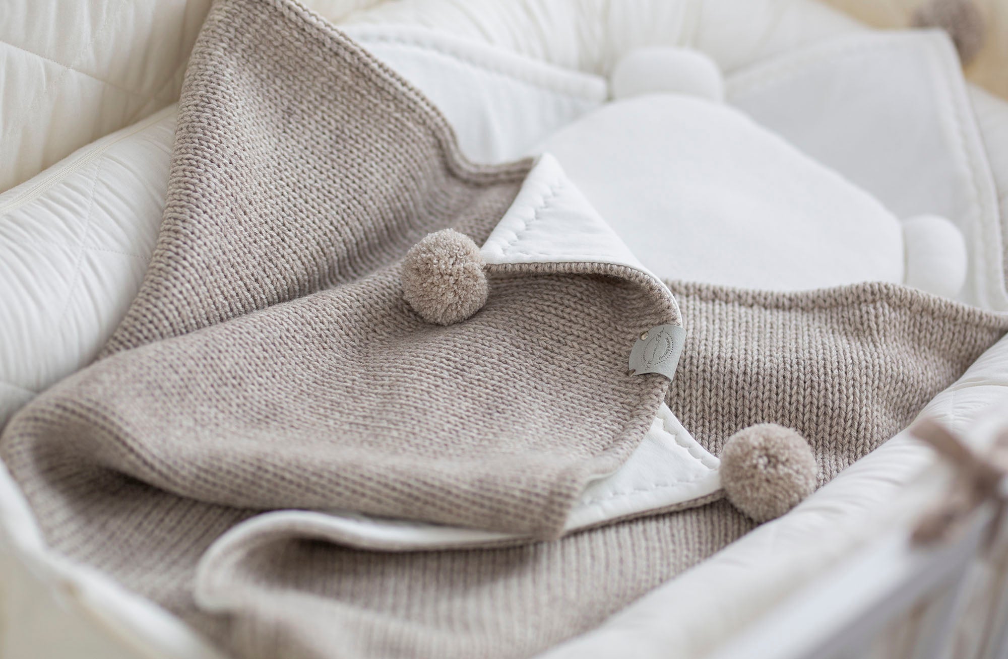 Dvipusiai vilnoniai pledukai