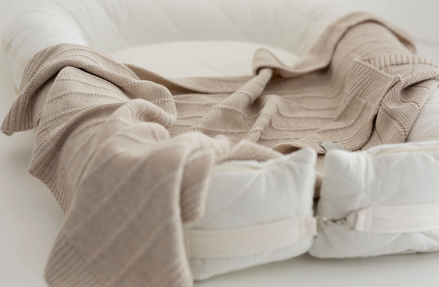 Minimalist merino wool blanket "Sand"