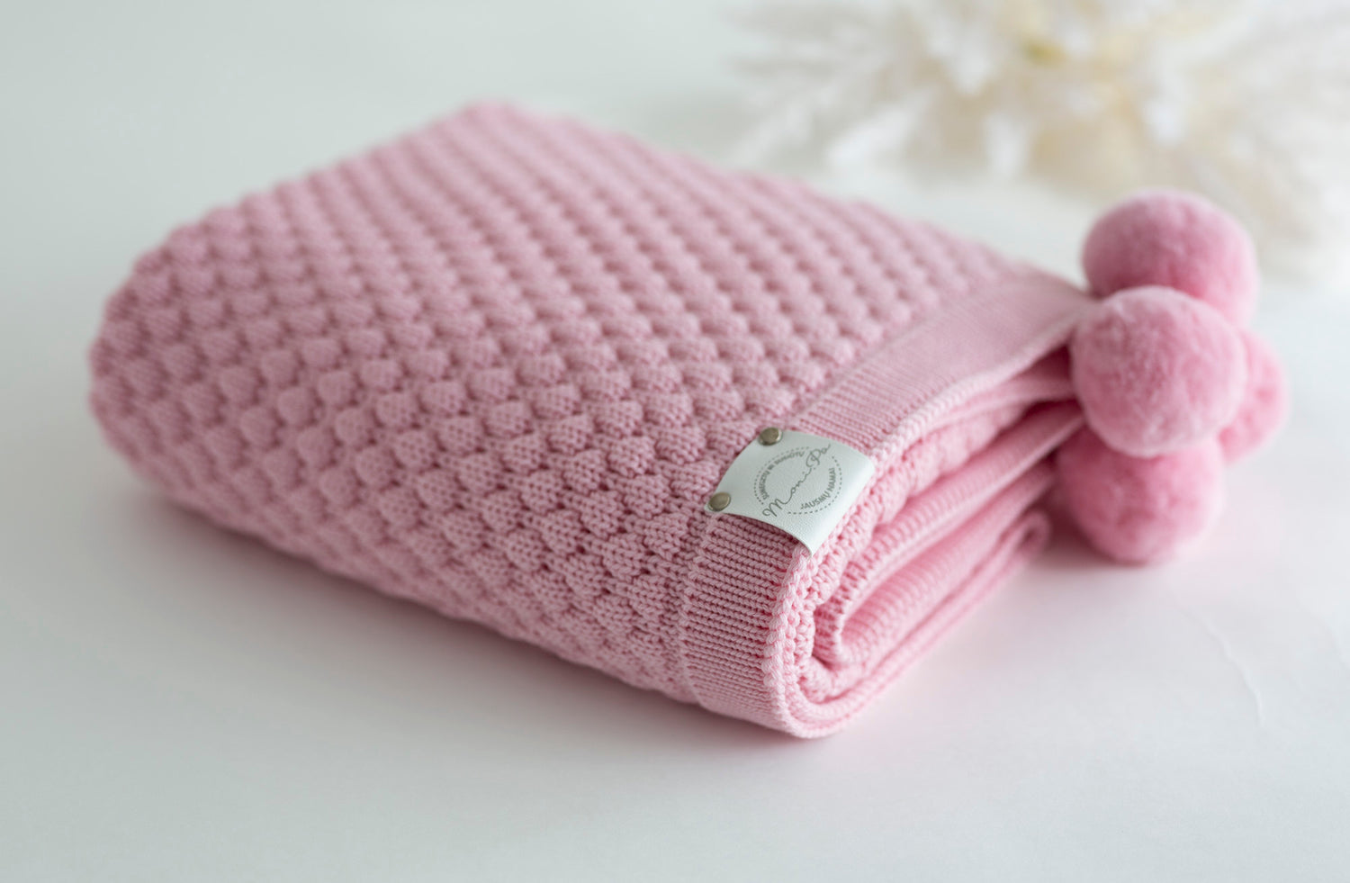 Merino wool blanket "Honeycomb Bright Pink"