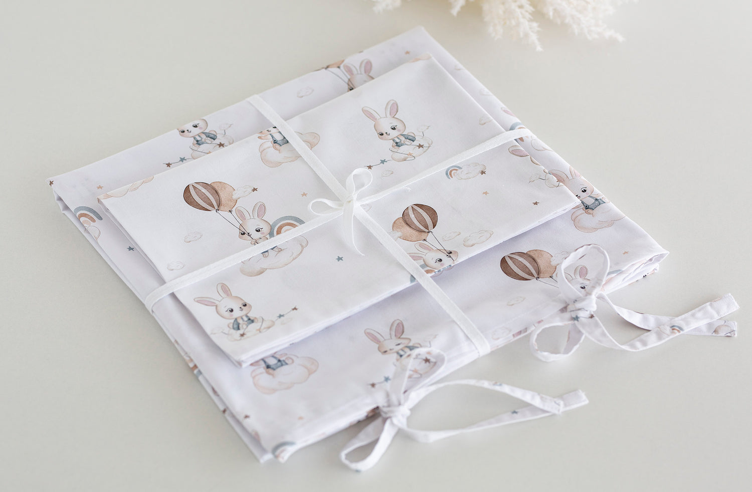 Deluxe medvilninė patalynė „Zuikučiai debesyse“