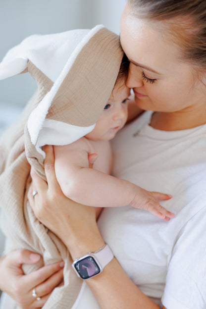 Muslin and bamboo towel with a hood