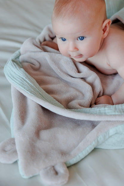 Muslin and bamboo towel with a hood "Mint Beige"