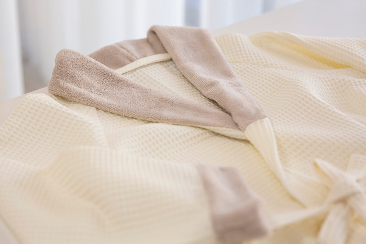 Chalatas suaugusiems iš vaflinio audinio "Rytas", vanilinis