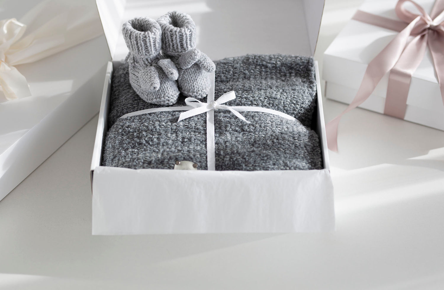 Dovanų rinkinys dėžutėje "Pilki minkštumo kerai"