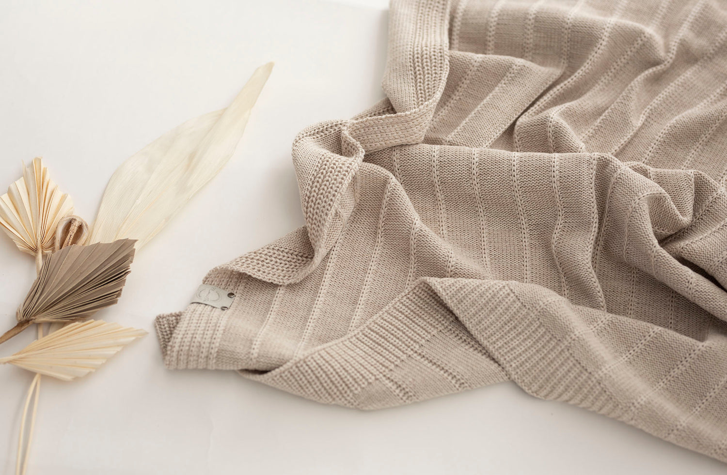 Minimalist merino wool blanket "Sand"