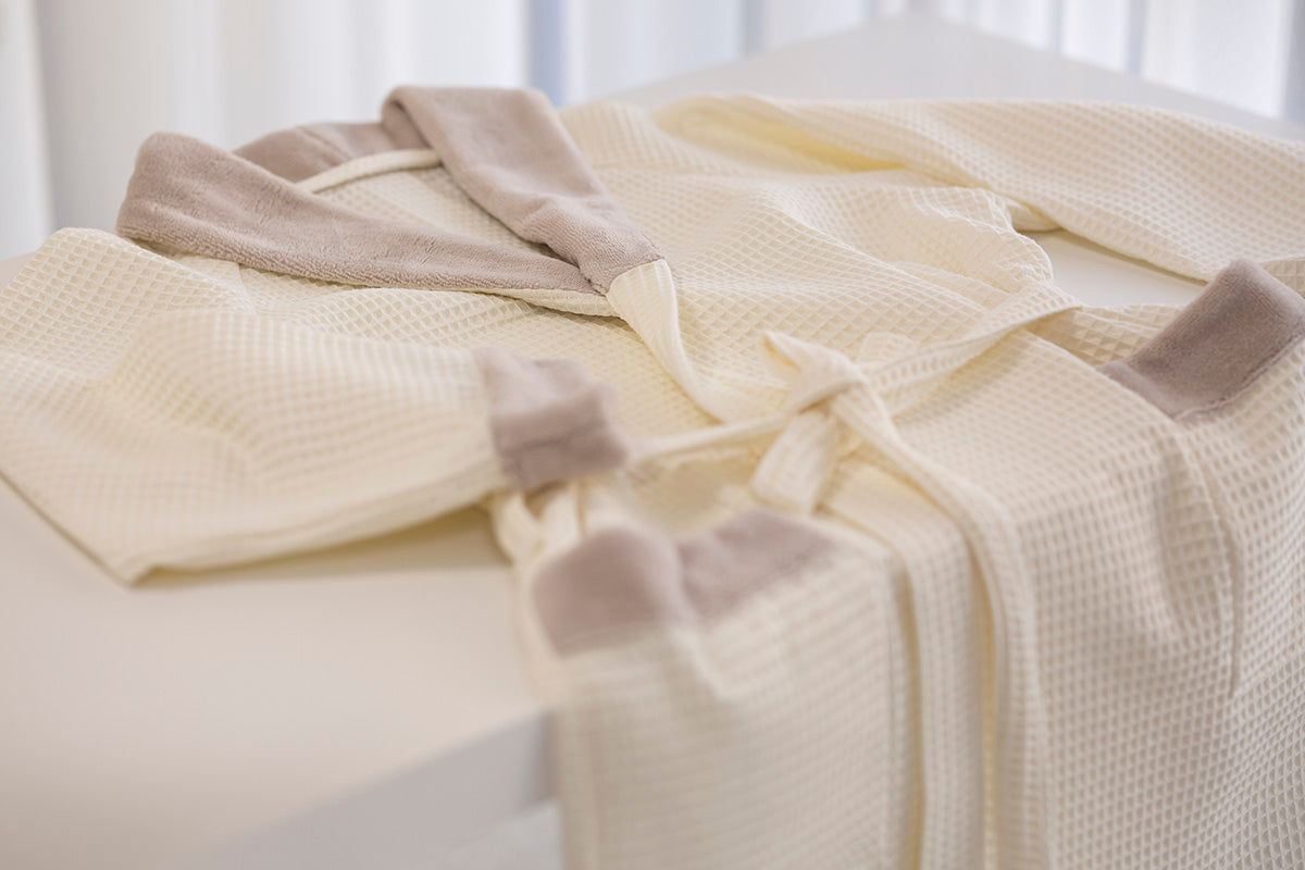 Chalatas suaugusiems iš vaflinio audinio "Rytas", vanilinis