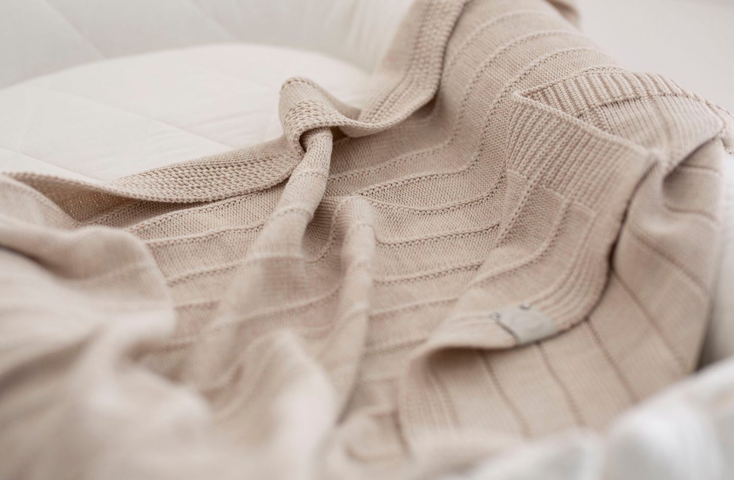 Minimalist merino wool blanket "Sand"