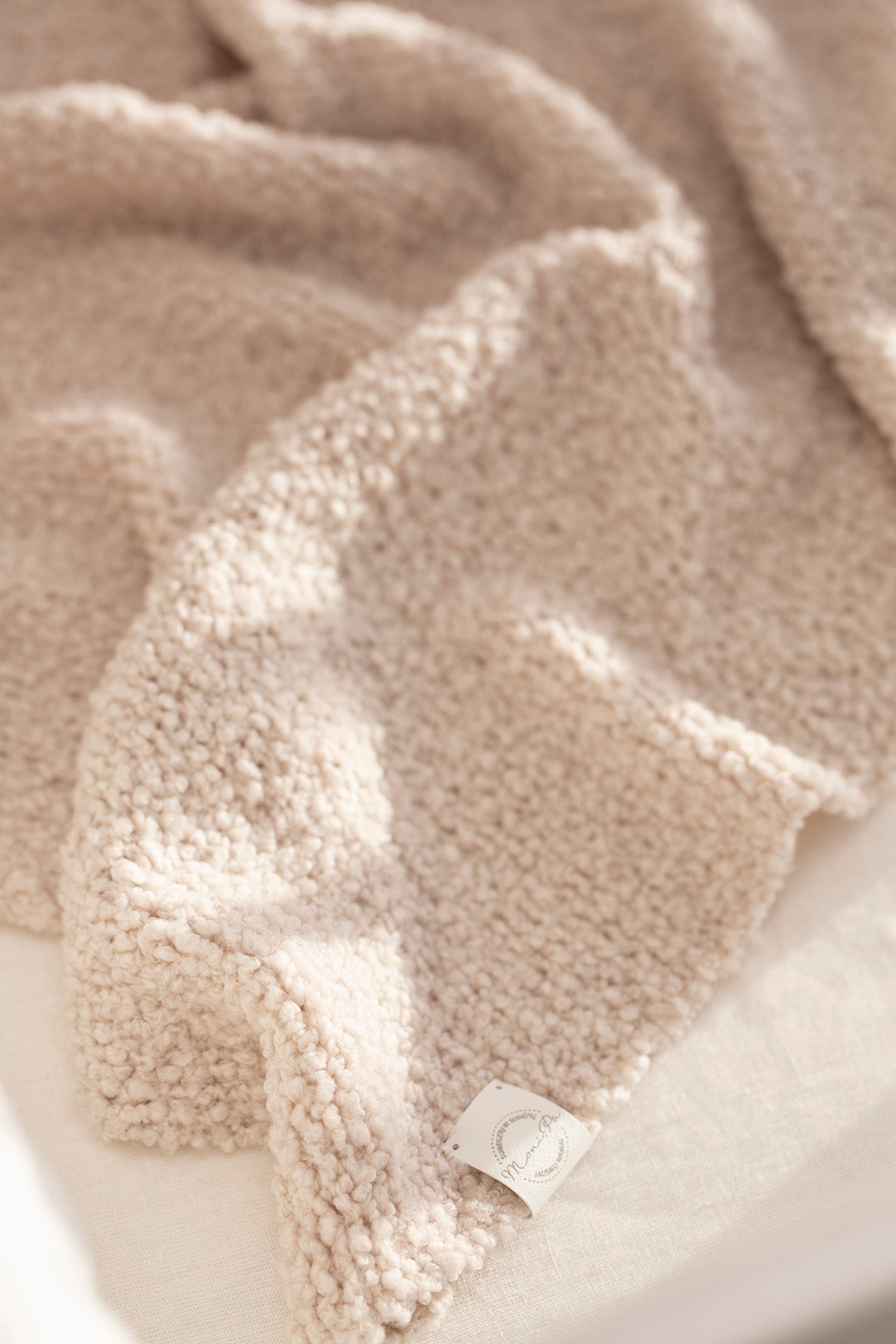 Merino vilnos pledukas "Kreminis apkabinimas"