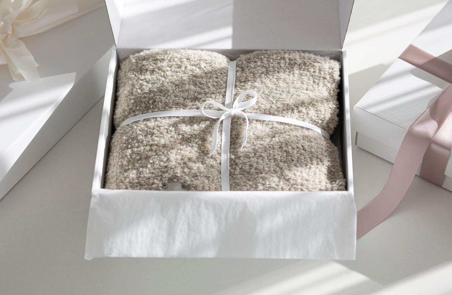 Alpakos pledukas dovanų dėžutėje