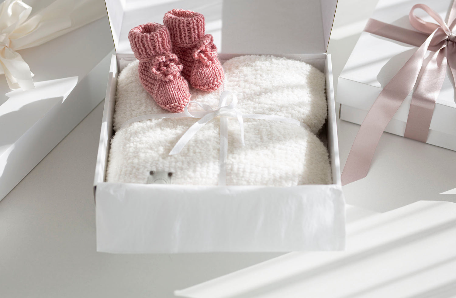 Dovanų rinkinys dėžutėje "Balti minkštumo kerai"