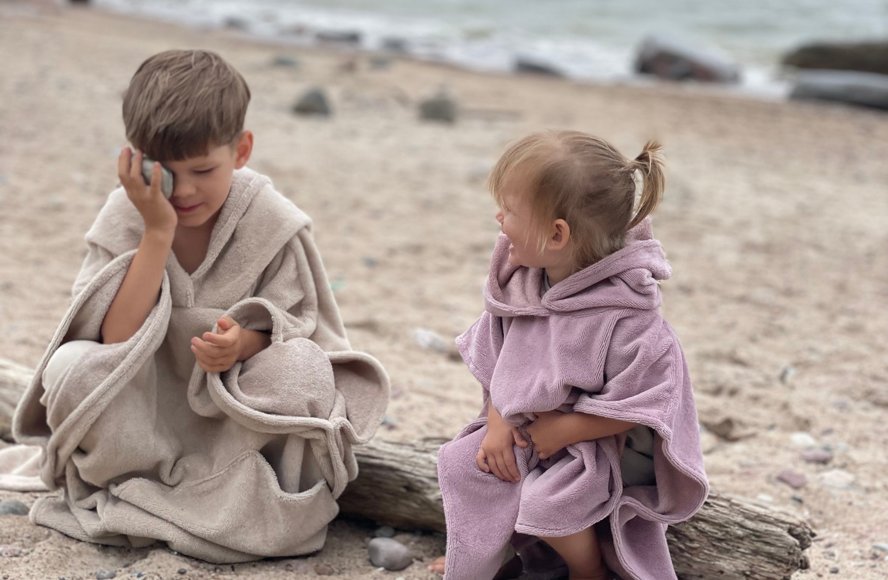 Vaikiškas pončas - rankšluostis su gobtuvu iš bambuko ir medvilnės