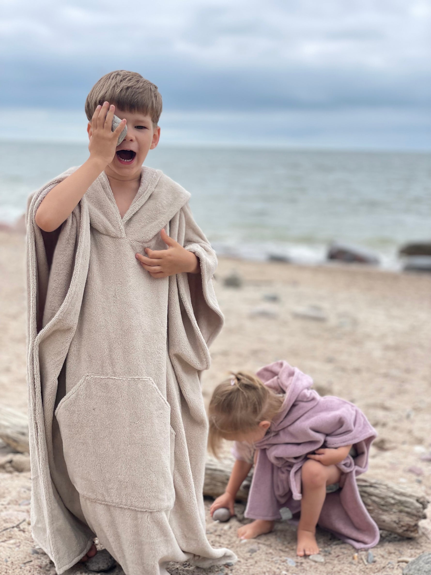 Vaikiškas pončas - rankšluostis su gobtuvu iš bambuko ir medvilnės