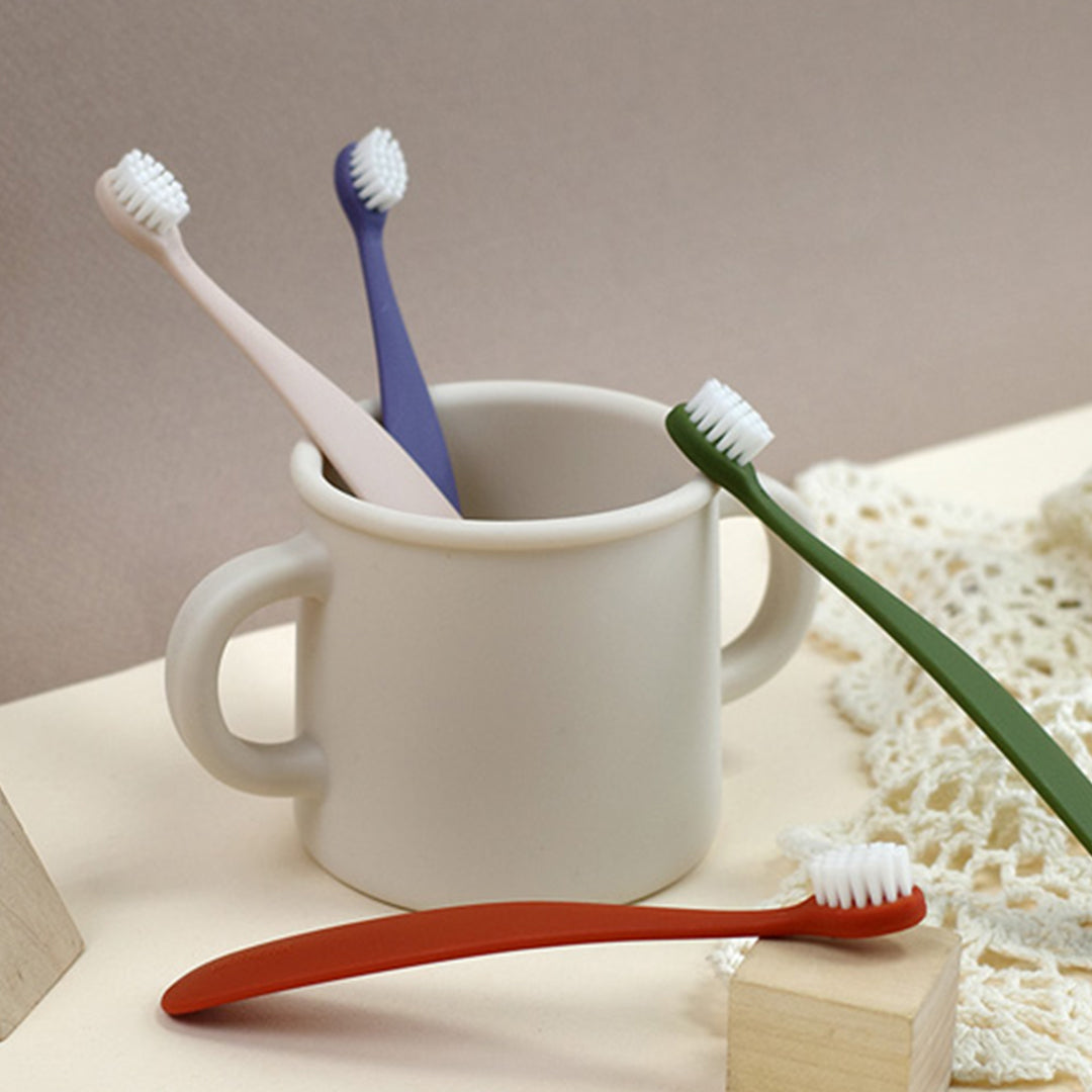 Mother-K Mažylio dantų šepetėliai, alyvinė ir kreminė (nuo 1 iki 2 metų)