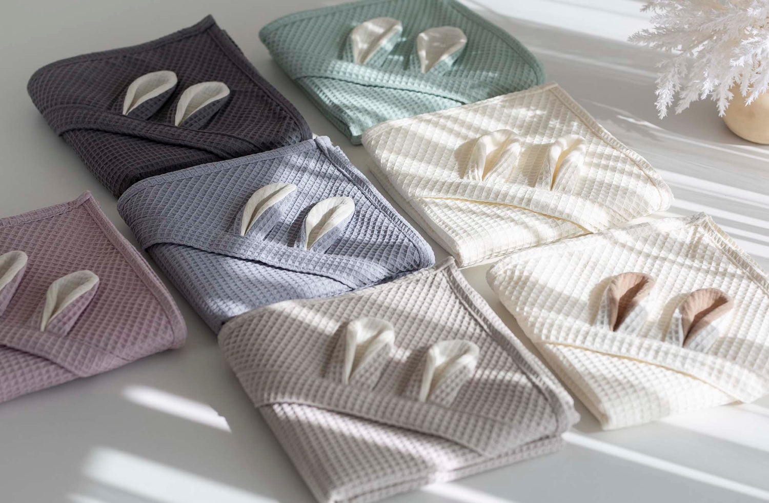 Vaflinis rankšluostis su gobtuvu ir ausytėmis